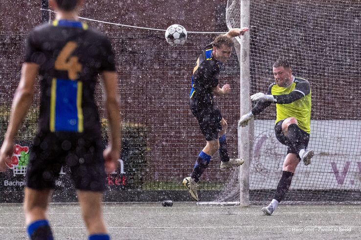 In beeld: Dieze West en Be Quick ’28 stoten door in beker en treffen elkaar zaterdag in competitie