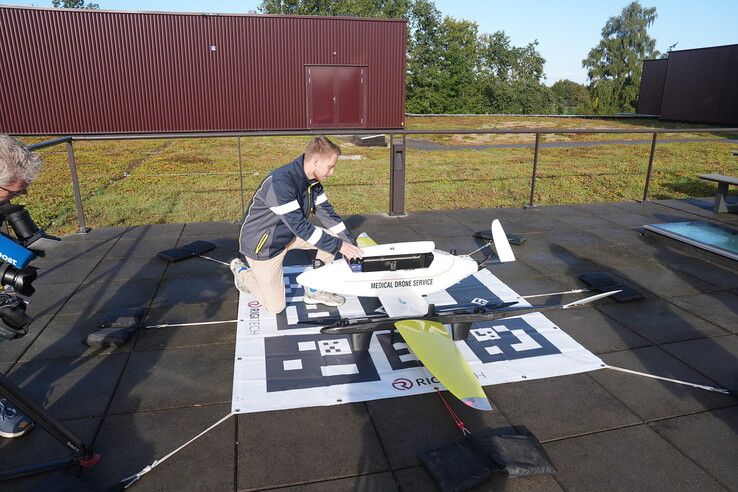 Drone brengt bloed en medicijnen in 20 minuten van Meppel naar Zwolle