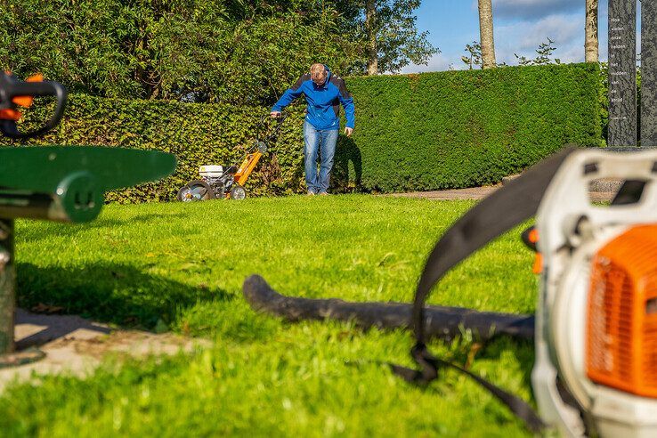 In beeld: Bewoners Kamperzeedijk pakken opnieuw 10 jaar groenonderhoud op