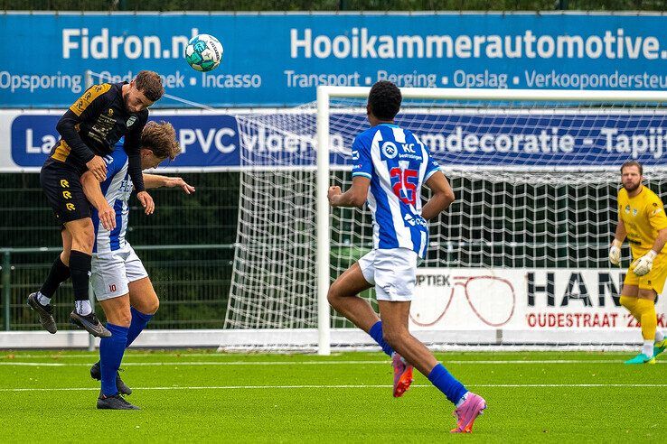 In beeld: KHC onderuit in eerste thuiswedstrijd, DOS hekkensluiter