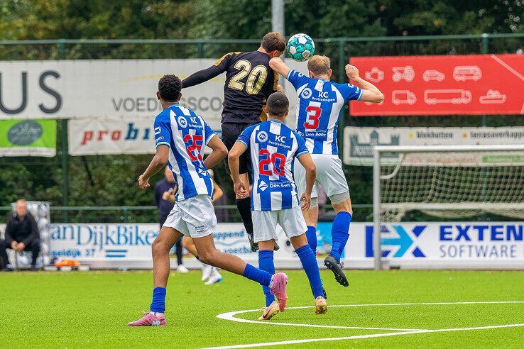 In beeld: KHC onderuit in eerste thuiswedstrijd, DOS hekkensluiter