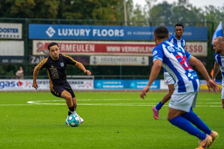 In beeld: KHC onderuit in eerste thuiswedstrijd, DOS hekkensluiter