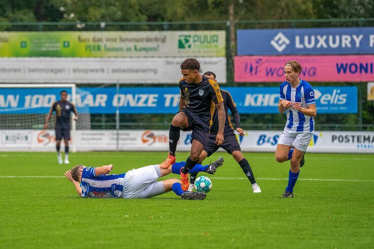 In beeld: KHC onderuit in eerste thuiswedstrijd, DOS hekkensluiter