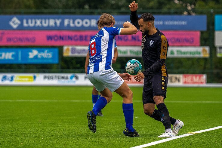 In beeld: KHC onderuit in eerste thuiswedstrijd, DOS hekkensluiter