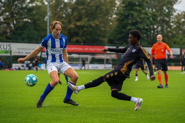 In beeld: KHC onderuit in eerste thuiswedstrijd, DOS hekkensluiter