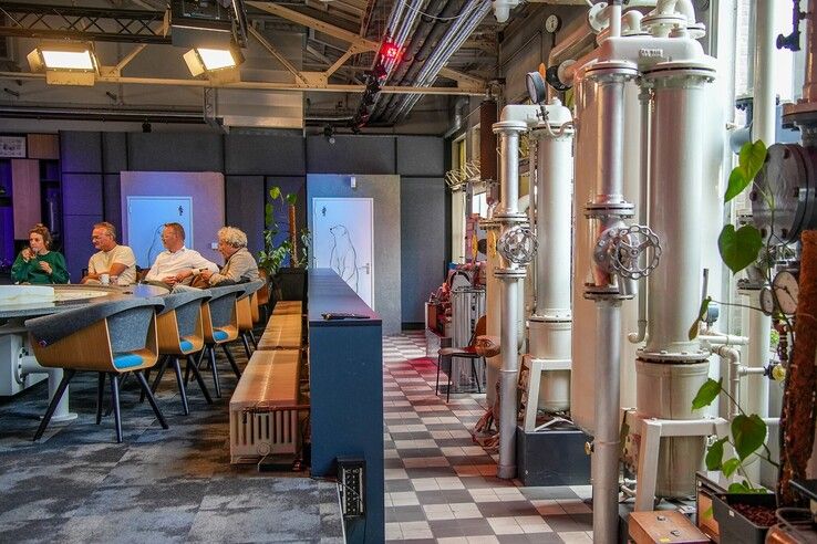In beeld: Cultuurwethouders reiken Erfgoedprijs Zwolle-Kampen uit aan Makersfabriek