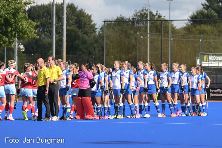 In beeld: Zwolse hockeyvrouwen onderuit na late treffer Gooische