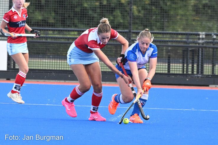 In beeld: Zwolse hockeyvrouwen onderuit na late treffer Gooische