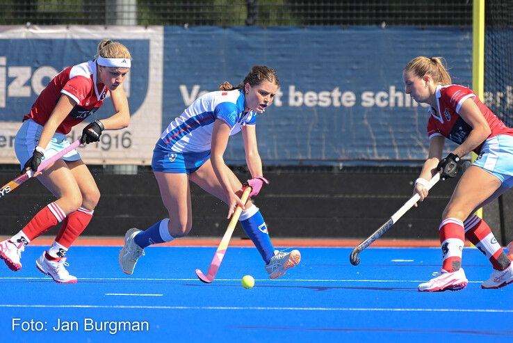 In beeld: Zwolse hockeyvrouwen onderuit na late treffer Gooische