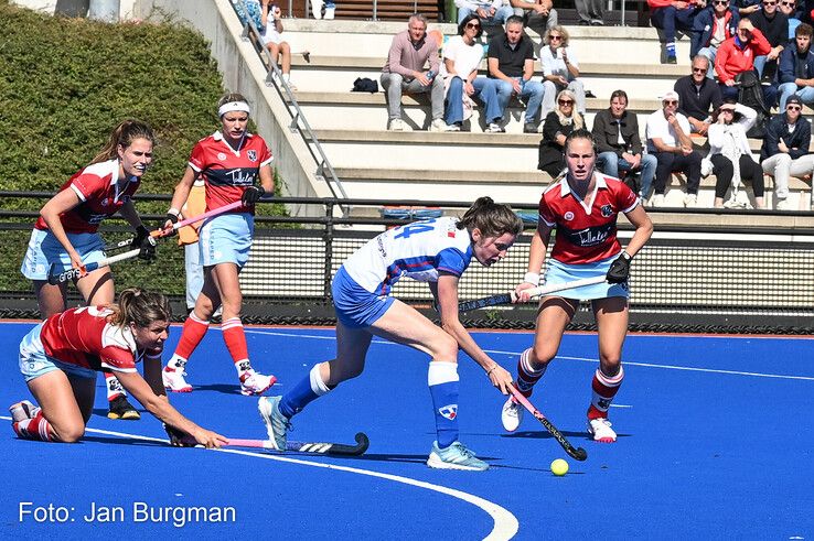In beeld: Zwolse hockeyvrouwen onderuit na late treffer Gooische