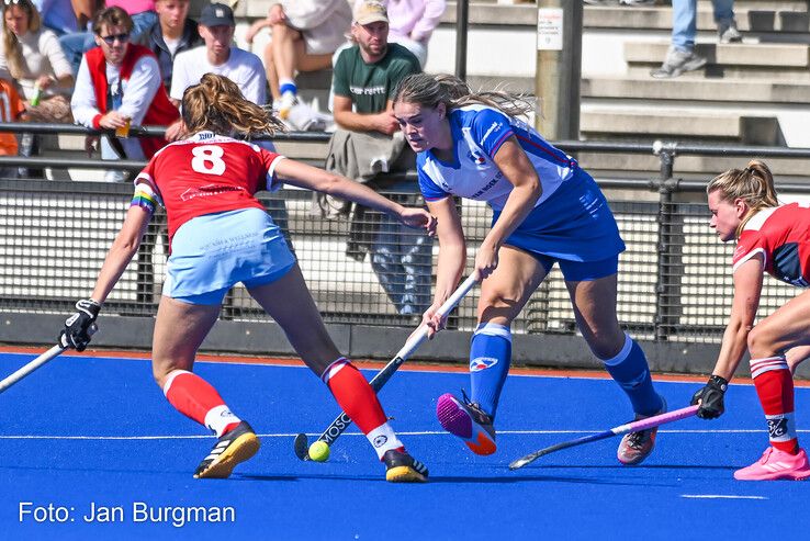 In beeld: Zwolse hockeyvrouwen onderuit na late treffer Gooische