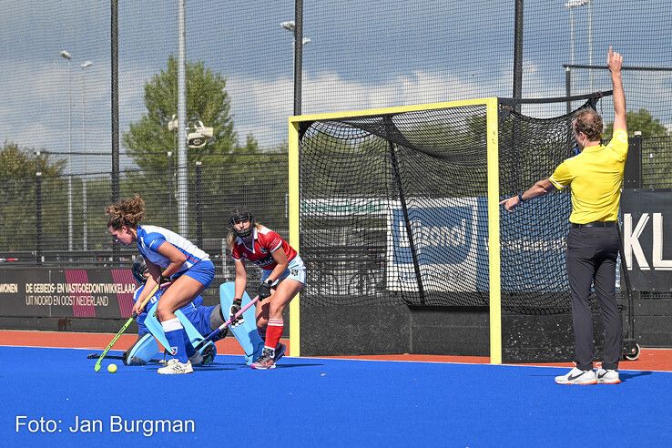 In beeld: Zwolse hockeyvrouwen onderuit na late treffer Gooische