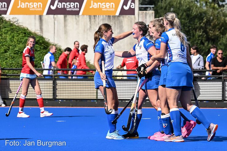 In beeld: Zwolse hockeyvrouwen onderuit na late treffer Gooische