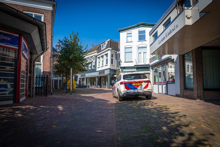 Politie op zoek naar 41-jarige man in Zwartsluis na melding steekincident