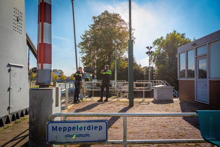 Politie op zoek naar 41-jarige man in Zwartsluis na melding steekincident