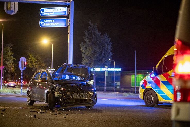Flinke schade bij botsing op kruising Ceintuurbaan in Zwolle