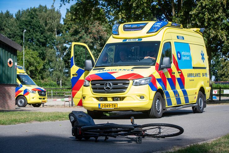 Een fietsster raakte zwaargewond bij de aanrijding op het Vijzelpad in Hattem.