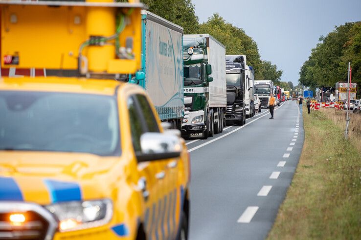 Gewonde bij kop-staartbotsing met ambulance in Dalfsen