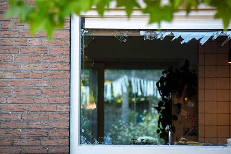 In beeld: Bij daglicht wordt schade pas echt zichtbaar na explosie in Zwolle (video)