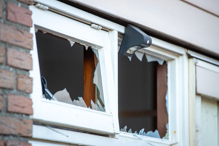 In beeld: Bij daglicht wordt schade pas echt zichtbaar na explosie in Zwolle (video)