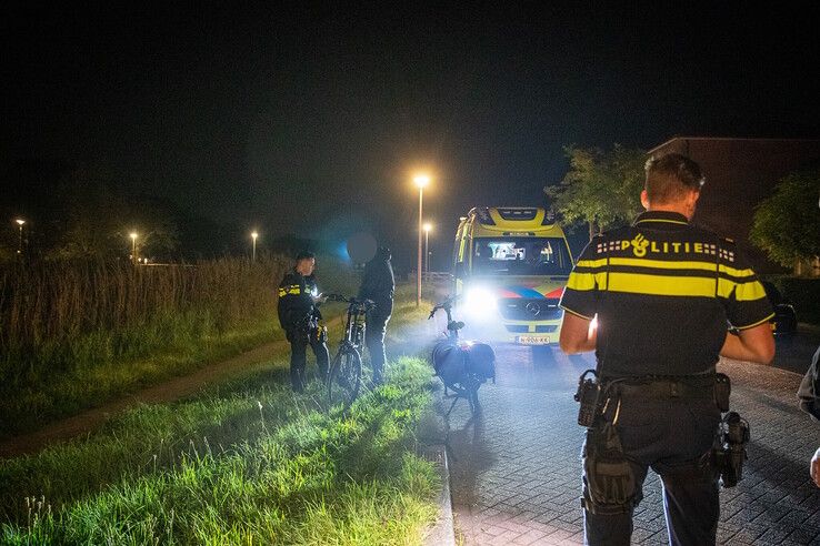 Fietsers botsen in Zwolle, vrouw gewond naar ziekenhuis