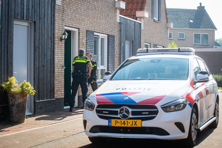 Politie op Buitenhof in Zwartsluis.