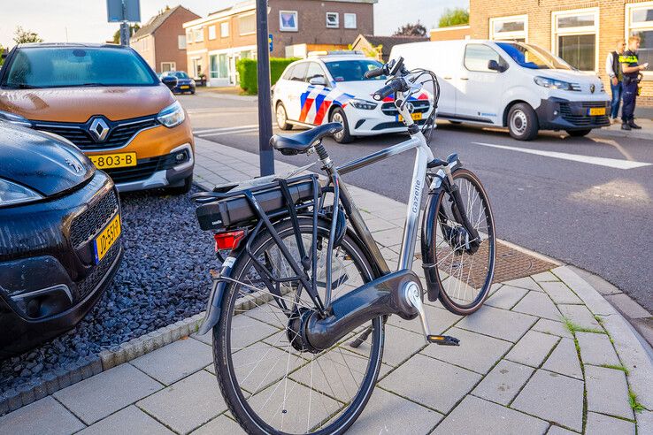 Fietser met spoed naar ziekenhuis na aanrijding in IJsselmuiden