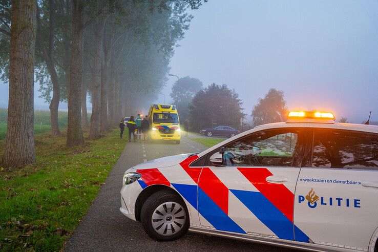 Hulpdiensten bij aanrijding op de Hartogsweg in IJsselmuiden.