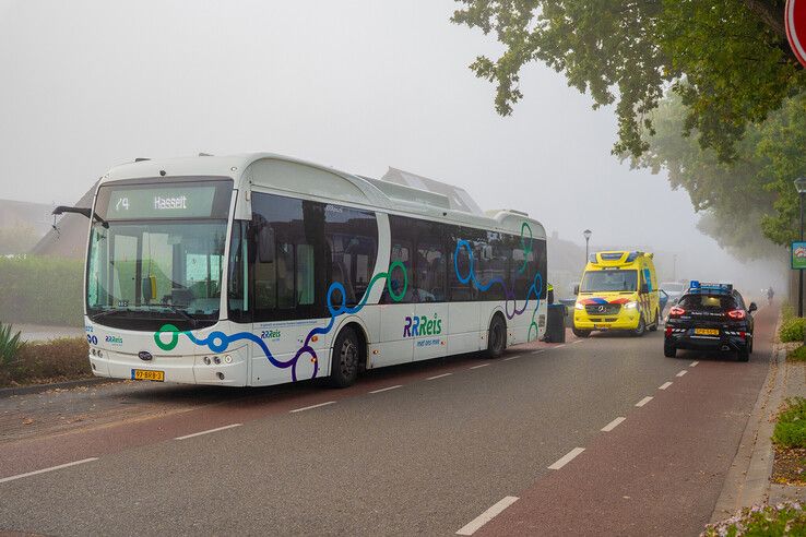 Streekbus gebotst op bestelbus in IJsselmuiden.