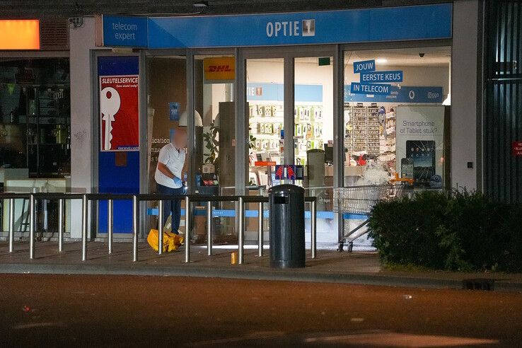 Bij Optie1 in winkelcentrum Stadshagen is een explosief afgegaan.