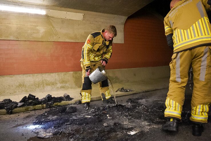 Wegdek beschadigd door brand in fietstunnel in Zwolle