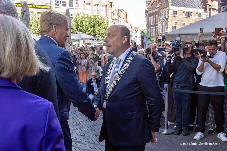 In beeld: Koning Willem-Alexander trapt Ter Borch-halfjaar af in Zwolle