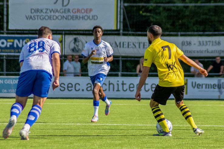 In beeld: DOS Kampen delft thuis het onderspit tegen Unicum in bekerduel