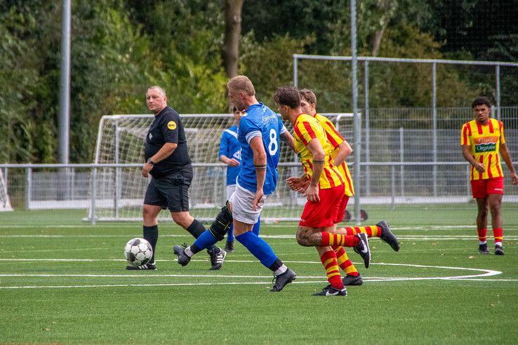 In beeld: Go Ahead Kampen 2 walst met 1-9 over Kampen en gaat door in beker