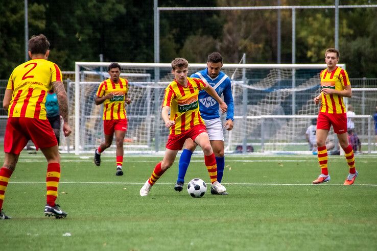 In beeld: Go Ahead Kampen 2 walst met 1-9 over Kampen en gaat door in beker