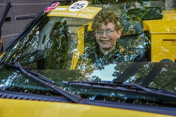 In beeld: Glimmende bolides en blije gezichten bij Blauwvingerrally in Zwolle