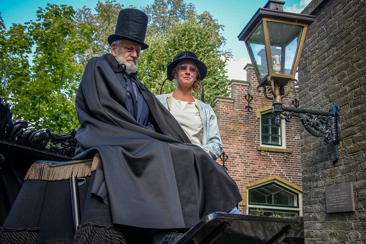 In beeld: Begrafenis van een eeuw geleden komt even tot leven in Zwolle
