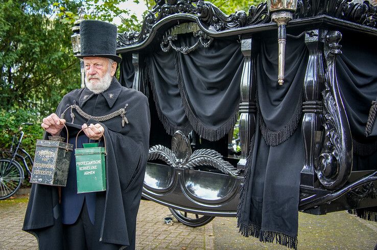 In beeld: Begrafenis van een eeuw geleden komt even tot leven in Zwolle
