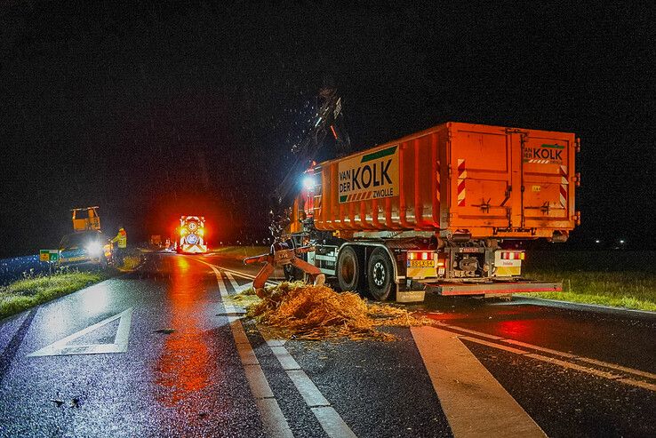 Sallands Bakfeest eindigt in vlammenzee: hooi op de weg zorgt voor autobrand in Zwolle