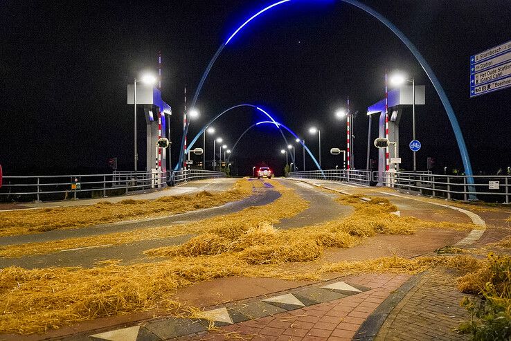 Straten vol hooi in Dalfsen.