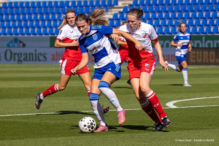 In beeld: PEC Zwolle Vrouwen zakt door het ijs in blessuretijd tegen FC Utrecht