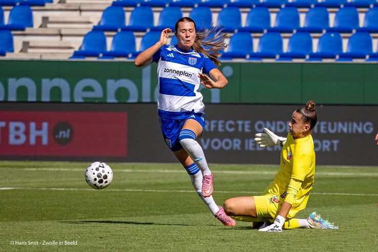 In beeld: PEC Zwolle Vrouwen zakt door het ijs in blessuretijd tegen FC Utrecht
