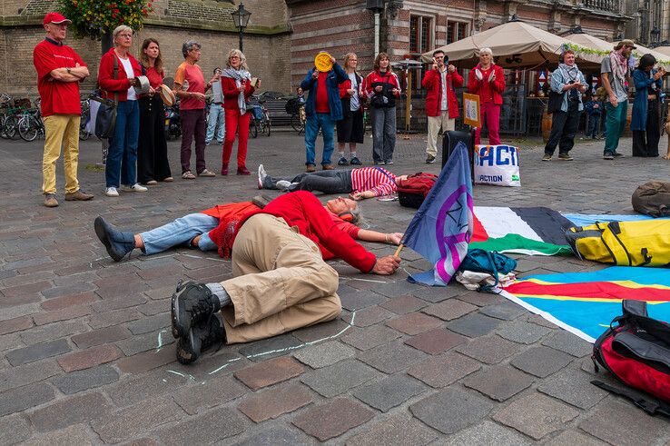 Opnieuw protest op Grote Markt: ‘Het lijkt onderhand wel het Malieveld van Zwolle’