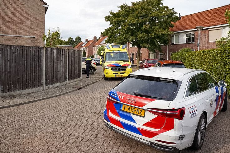 Het snelle politievoertuig en de ambulance in Kampen.