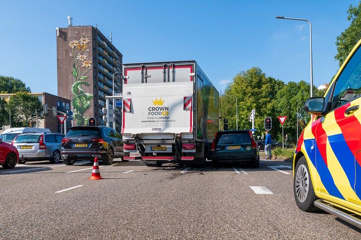 Opnieuw ongeluk op kruising Marsweg in Zwolle, dit keer met vrachtwagen