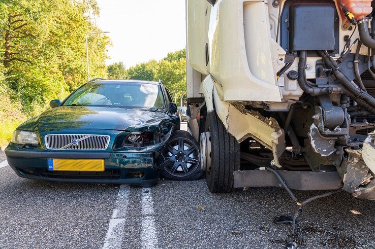 Opnieuw ongeluk op kruising Marsweg in Zwolle, dit keer met vrachtwagen