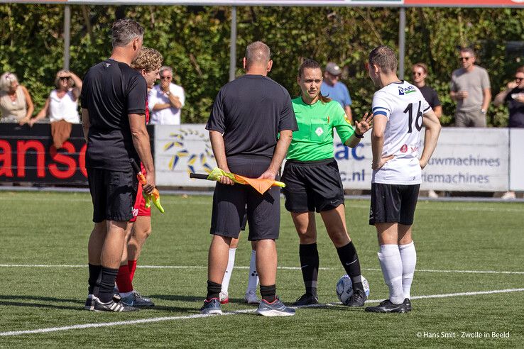 In beeld: Berkum geeft gas na rust en walst met 4-0 over SVI heen