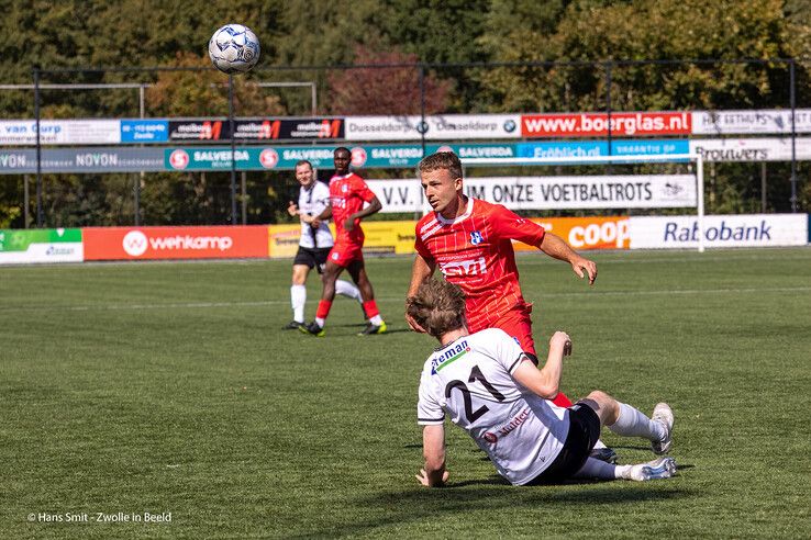 In beeld: Berkum geeft gas na rust en walst met 4-0 over SVI heen