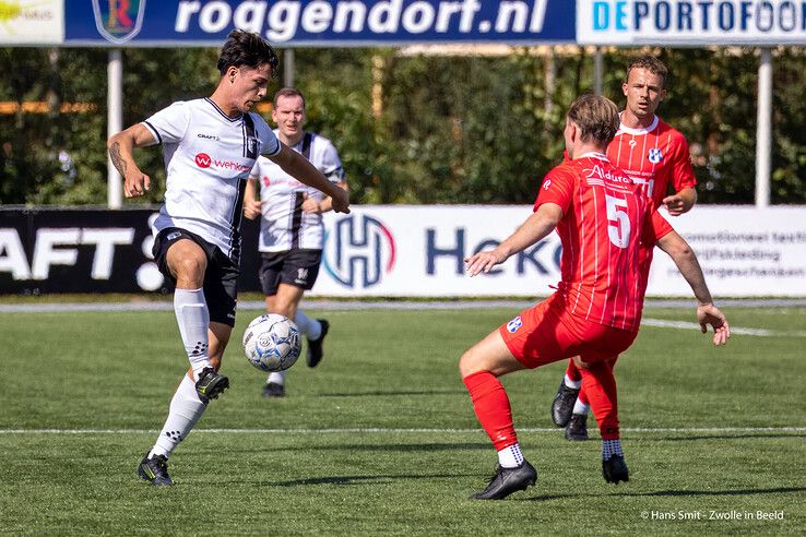 In beeld: Berkum geeft gas na rust en walst met 4-0 over SVI heen