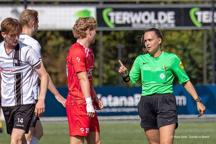 In beeld: Berkum geeft gas na rust en walst met 4-0 over SVI heen
